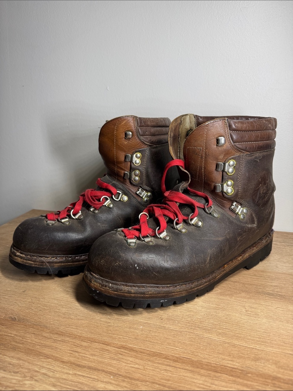Lowa Vintage Brown All Leather Hiking Boots Size 10